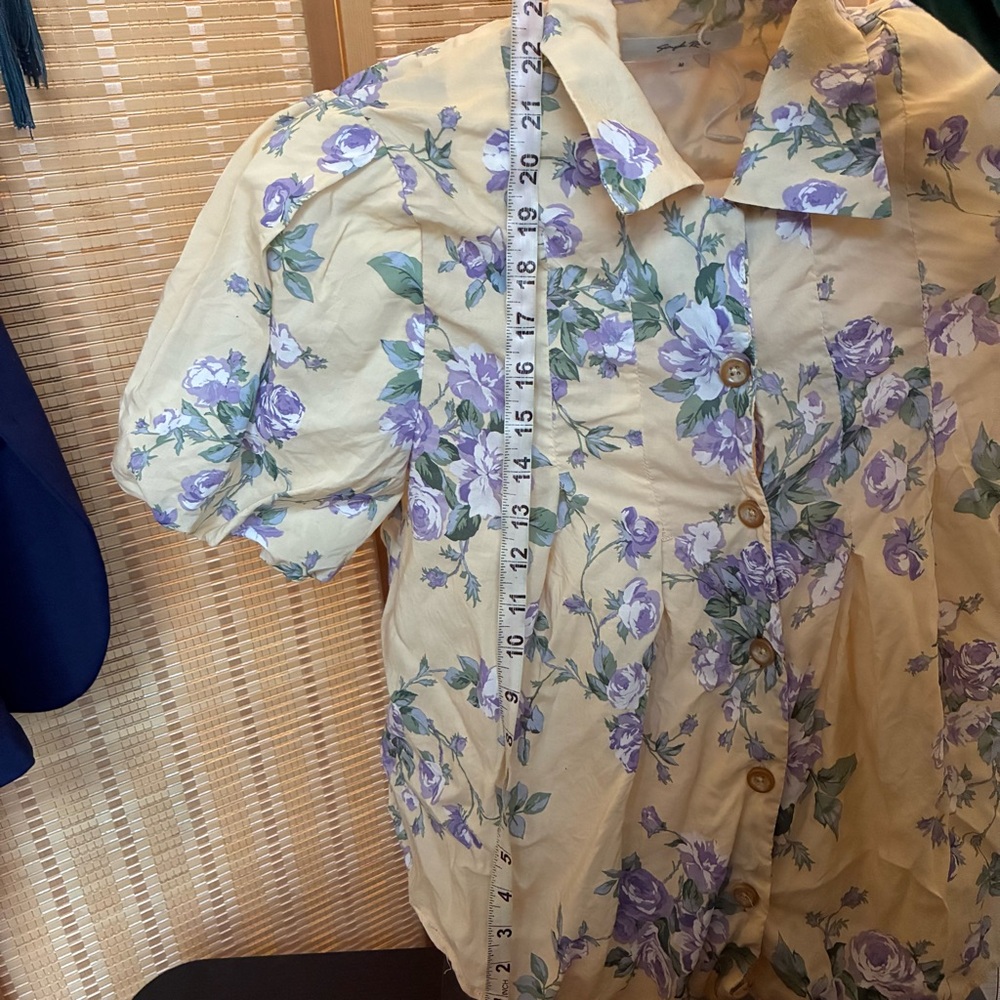 Simple Retro Floral Top - Picture 9 of 13